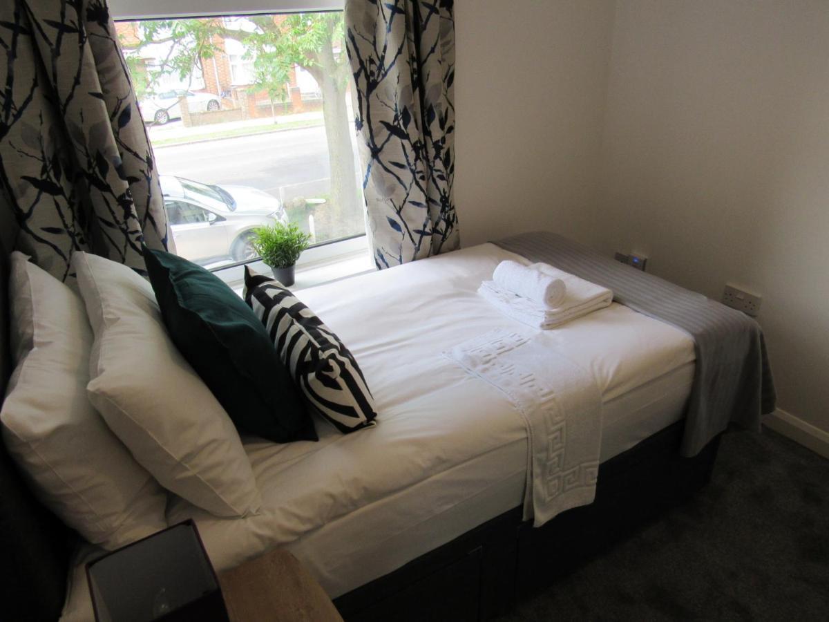 The Cambridge Suites - Tas Accommodations Exterior foto